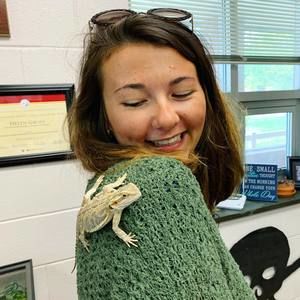 Meet your Posher, Emily